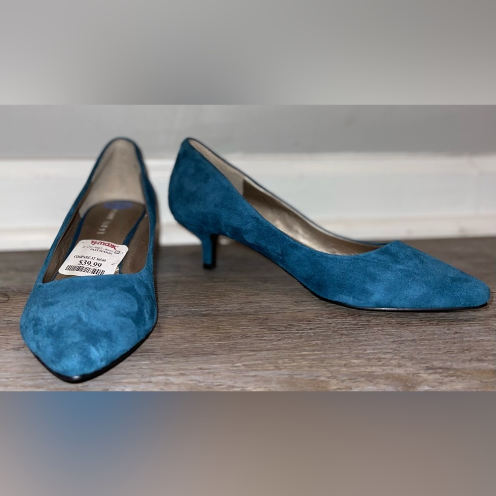 Nine West Heels. Color: Teal, Size: 6.5. Kitten Heel.
